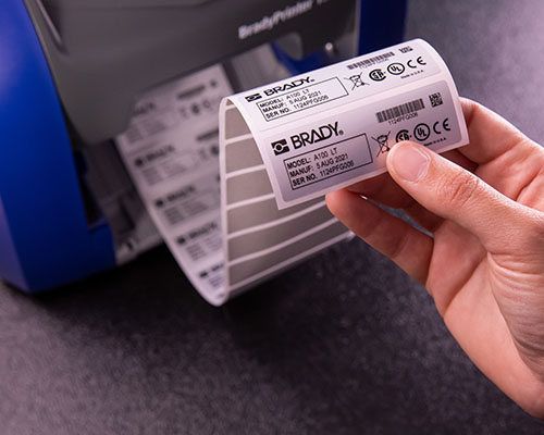 Mehrere Etiketten, die auf dem i5300 Drucker gedruckt wurden.