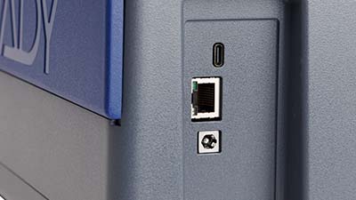 USB- und Ethernet-Anschlüsse am J7300.