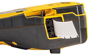 USB-A- und USB-C-Anschlüsse an der Seite des M710 Druckers.