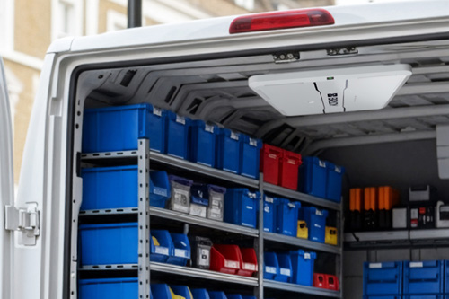 Fest installiertes RFID-Lesegerät in einem Lieferwagen